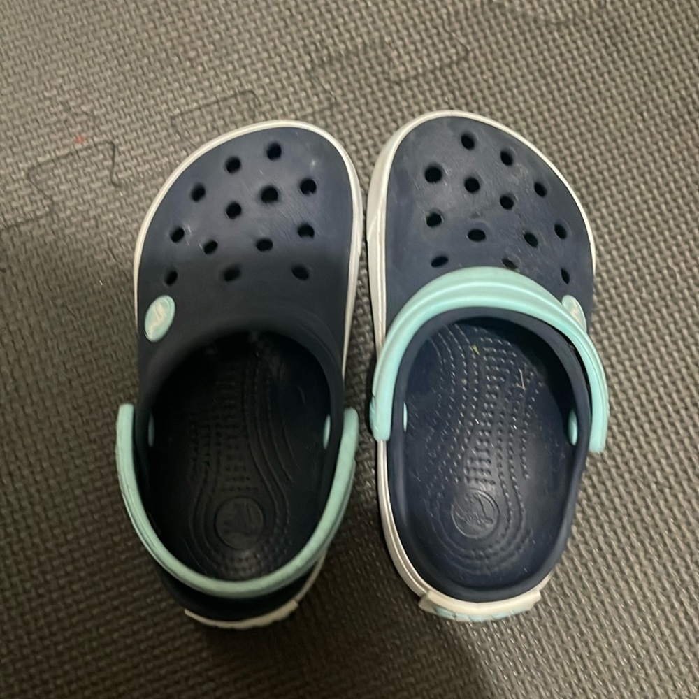 Crocs size 8-9 blue for Toddlers
